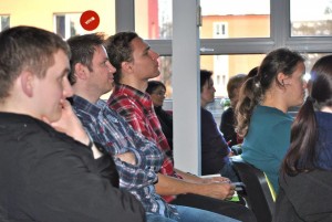 Seminář Založení a provoz občanského sdružení / V popředí diskutující host z Úspěšného klubu